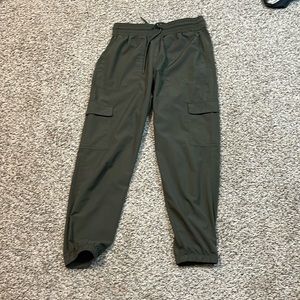 Green cargo jogger pants